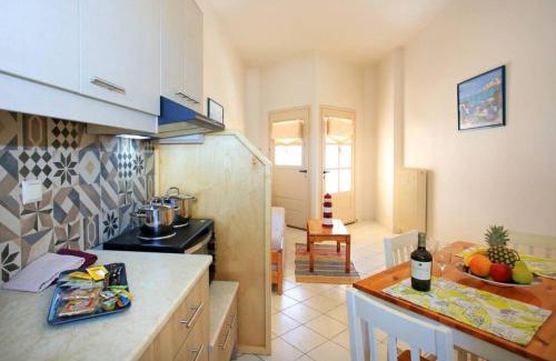 Kokkini Chani Apartamento | Flokos. Lazy days, balmy nights on the seafront