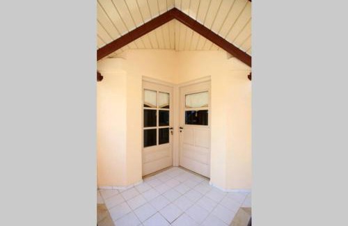 Kokkini Chani Apartamento | Flokos. Lazy days, balmy nights on the seafront