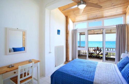 Kokkini Chani Apartamento | Flokos. Lazy days, balmy nights on the seafront