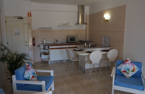 Vale de Parra Apartamento | Flor do Vale - Self catering ONE Bedroom direct acess to garden and pool