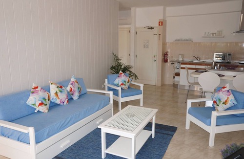 Vale de Parra Apartamento | Flor do Vale - Self catering ONE Bedroom direct acess to garden and pool