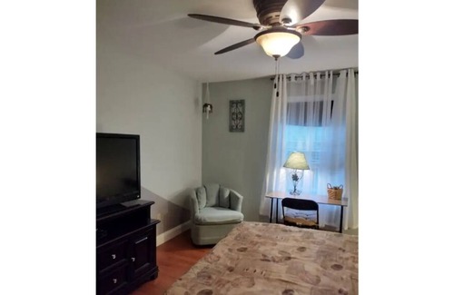 Florida Panhandle Otro | Flora - Bama Charming/ Cozy 1 Bedroom-w/ Ensuite - 2 Guests