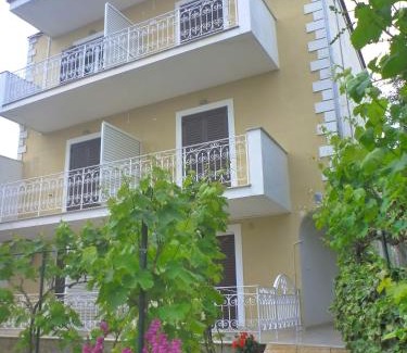 Benitses Apartamento | FLORA STUDIOS CORFU - Adults only