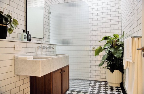 Newtown Apartamento | Flora Suite – Boutique Apartment in Newtown