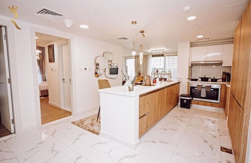 Al Raha Beach Apartamento | Floral 3BR Apartment Al Raha