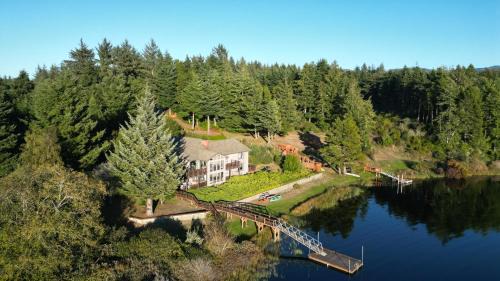 Langlois Casa | Floras Lake Getaway