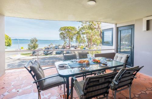 Nelson Bay Apartamento | Florentine, 8 11 Columbia Close - opposite the beach with Air con and water views