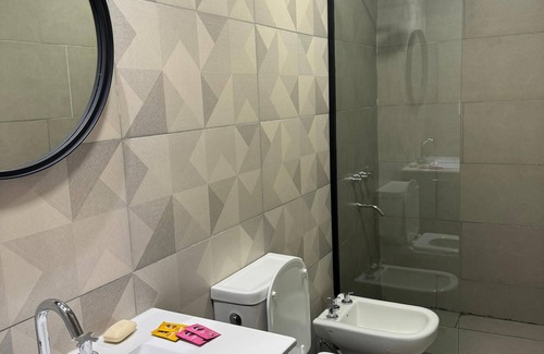 Salta Casa | Florida 55 Habitacion privada con baño privada con balcón N1