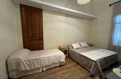 Salta Casa | Florida 55 Habitacion privada con baño privada con balcón N1