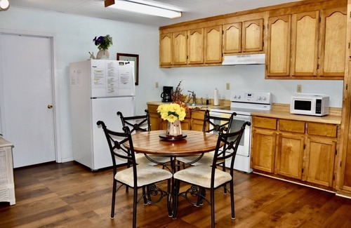 Trilby Apartamento | Florida Breeze - Estancia en una granja - 6 millas de la I-75 -
