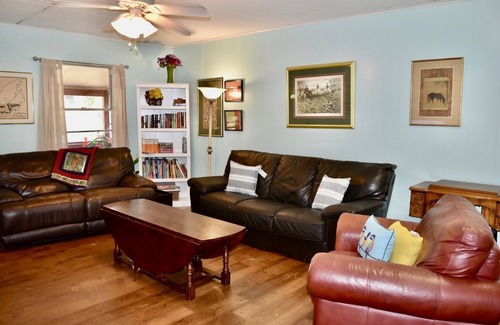 Trilby Apartamento | Florida Breeze - Estancia en una granja - 6 millas de la I-75 -