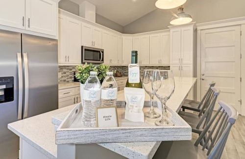 Bradenton Cabaña | Florida Cottage close to AMI, IMG and downtown