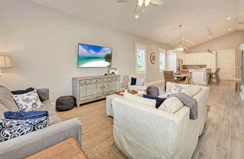 Bradenton Cabaña | Florida Cottage close to AMI, IMG and downtown