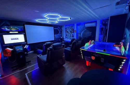 Clear Creek Casa | Florida Disney Star Wars Villa, Poolside Cinema