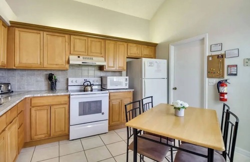 Buena Ventura Lakes Casa | Florida Gem 2-bedroom house in Kissimmee with strong WiFi, AC, and private pool