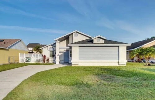 Buena Ventura Lakes Casa | Florida Gem 2-bedroom house in Kissimmee with strong WiFi, AC, and private pool