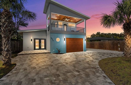 Indian Beach Sapphire Shores Casa | Florida Getaway With Backyard Pool Oasis