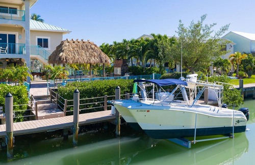 Marathon Villa | Alquiler de los Cayos de Florida, Villa frente al mar, Ideal para familias,, Pesca, Muelle, Spa con piscina