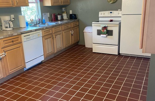 Pinetta Cabaña | ROOF DAMAGE FROM HURRICANE Florida Waterfront Home, Fishing & Pet Friendly