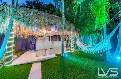 Victoria Park Casa | Floridita 5Bed 4Bath FTL Paradise with Tiki Hut Heated Pool