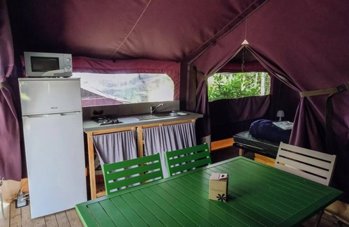 Saint-Antonin Noble Val Casa | Flower Camping les Gorges de l'Aveyron **** - Freeflower Comfort 40m² (2 bedrooms) covered terrace with cold water without sanitary facilities 5 people