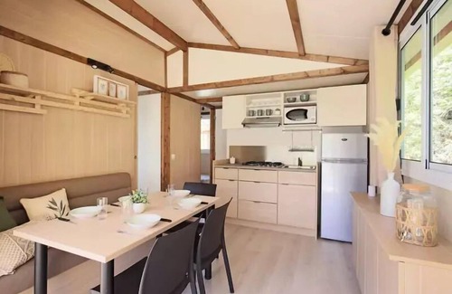 Laurac-en-Vivarais Chalet De Esquí | Flower Camping Saint Amand **** - Chalet Premium 37m2 including 12m2 terrace (5p-2ch), Clim, TV, dishwasher, plancha, Nespresso 5 people