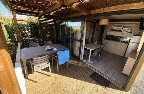 Laurac-en-Vivarais Chalet De Esquí | Flower Camping Saint Amand **** - Chalet Premium 37m2 including 12m2 terrace (5p-2ch), Clim, TV, dishwasher, plancha, Nespresso 5 people