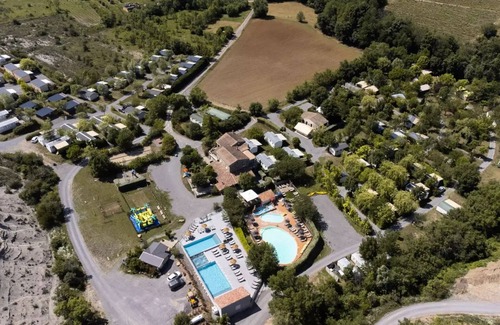 Laurac-en-Vivarais Chalet De Esquí | Flower Camping Saint Amand **** - Chalet Premium 37m2 including 12m2 terrace (5p-2ch), Clim, TV, dishwasher, plancha, Nespresso 5 people