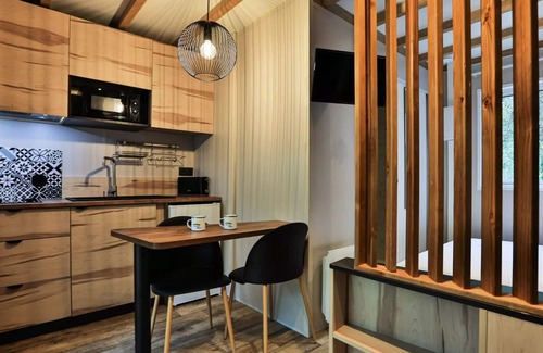Les Conches Casa | Flower Camping Les Dunes **** - Chalet Bois Premium 16m2 (1 bedroom) - covered terrace 8m2 + TV + sheets and towels 2 people