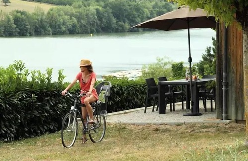 Lissac-sur-Couze Villa | Camping Lake Causse *** - Gîte Privilège 3 habitaciones 5/7 personas con vista al lago