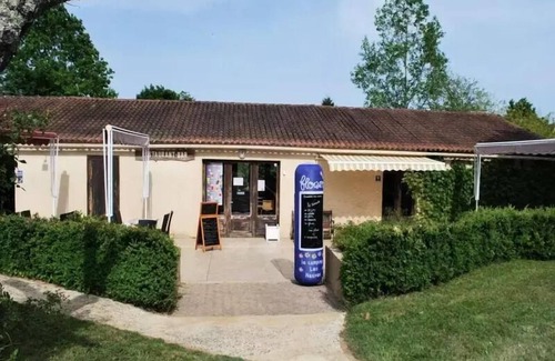 Pays-de-Belves Casa | Flower Camping Les Nauves *** - Mobilhome Comfort 33.5 m2 3 bedrooms + semi covered terrace 6 people