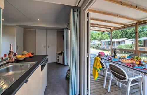 Saumur Casa | Flower Camping L'Ile d'Offard **** - Homeflower Premium 26.5m2 (2 bedrooms) + CLIM + semi-covered terrace + TV + sheets + towels 5 people