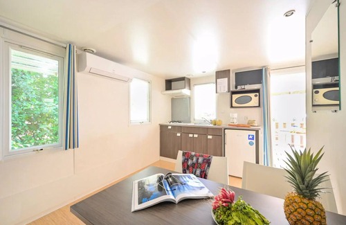 Castries Casa | Flower Camping le FONDESPIERRE *** - Mobile-home Standard - 23m2 (1 bedroom - air conditioning - TV) 2 persons