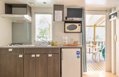 Castries Casa | Flower Camping le FONDESPIERRE *** - Mobile-home Standard - 23m2 (1 bedroom - air conditioning - TV) 2 persons