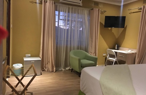 Mahalapye Casa | Flower Inn Guest House