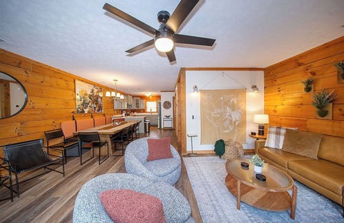 Snowshoe Cabina | Flurry of Savings! Hot Tub | Game Room | King Beds