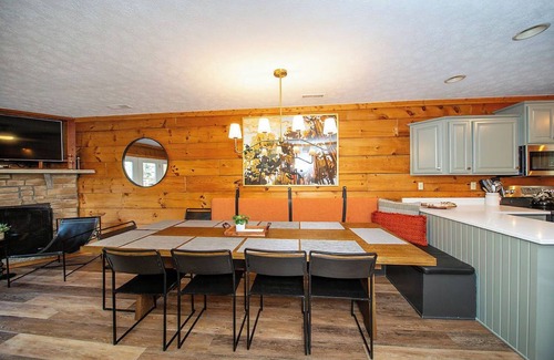 Snowshoe Cabina | Flurry of Savings! Hot Tub | Game Room | King Beds