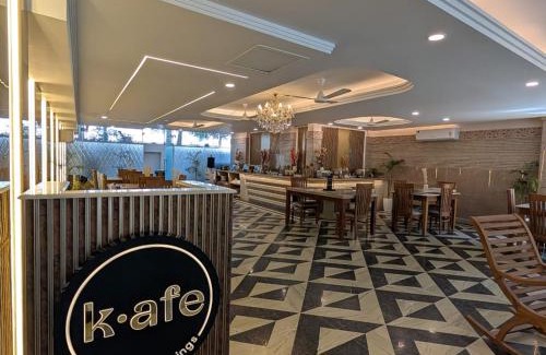 Sushant Lok Hotel | FlxHo Horizon One - Luxury Hotel Golf Course Road, Sector 43