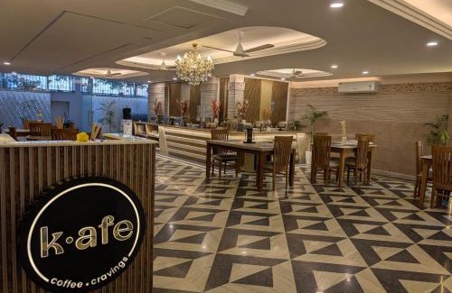 Sushant Lok Hotel | FlxHo Horizon One - Luxury Hotel Golf Course Road, Sector 43
