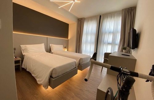 Ravina Hotel | Fly Bike Hotel