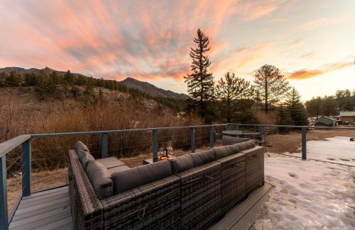Bailey Casa | Flyfishing Riverfront Cabin W Deck