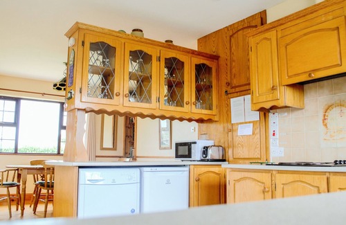 Miltown Malbay Casa | FLYNN'S COTTAGE, pet friendly, with open fire in Quilty, County Clare