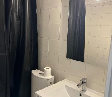 Beziers City Centre Apartamento | Foch 3-Studio-Beziers center -wifi -tv connected