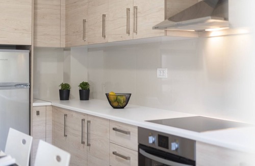Lambi Apartamento | Fofi’s Elegant Home/ Fully renovated