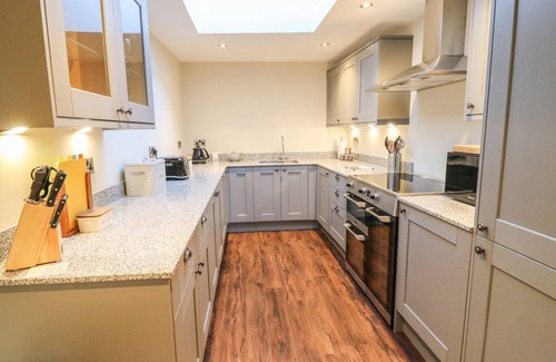 Coniston Cold Cabaña | FOGGA CROFT, pet friendly, with hot tub in Gargrave
