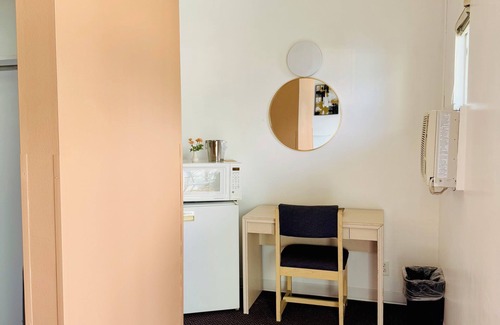 Marina del Rey Hotel | Foghorn Harbor Inn