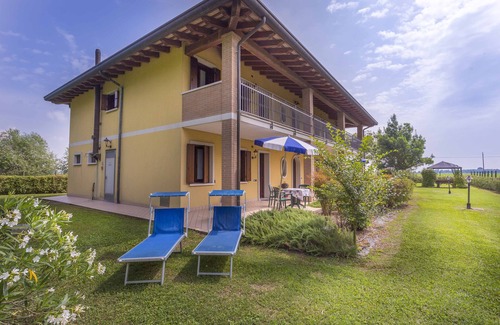 Palazzolo dello Stella Apartamento | Folaghe 3, apartamento con terraza con vistas al bosque
