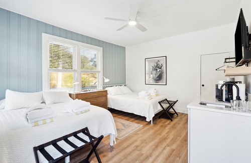 Folly Beach Hotel | Folliday Inn: Room: The Dolphin: Room 36