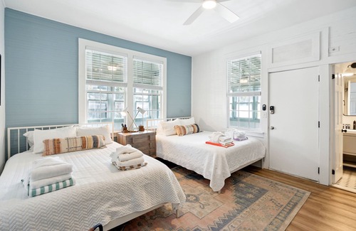 Folly Beach Hotel | Folliday Inn- The Aquarama- Room 33, Large Pool, 1 Pet w/fee