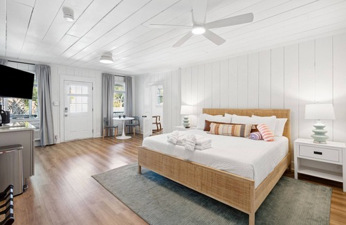Folly Beach Hotel | Folliday Inn - The Barrelback - Room 26, Large Pool, Pet Friendly